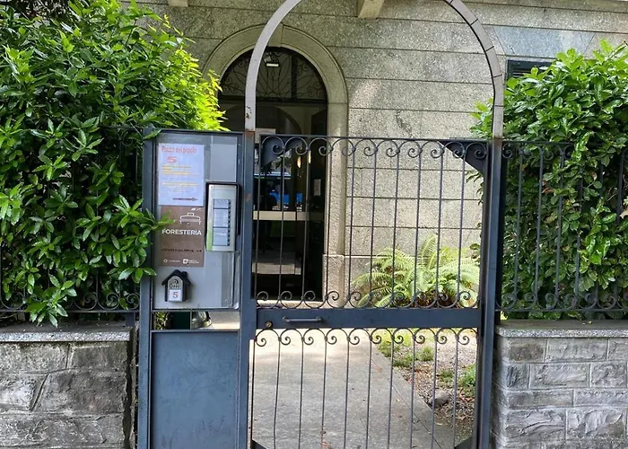 Gira Guest House